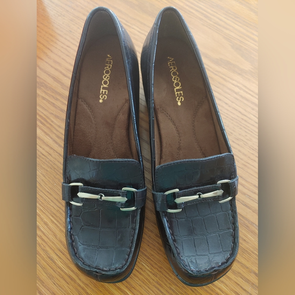 Aerosoles Dark Brown Crocodile Patent Leather Heeled Loafers Size 8.5 NIB